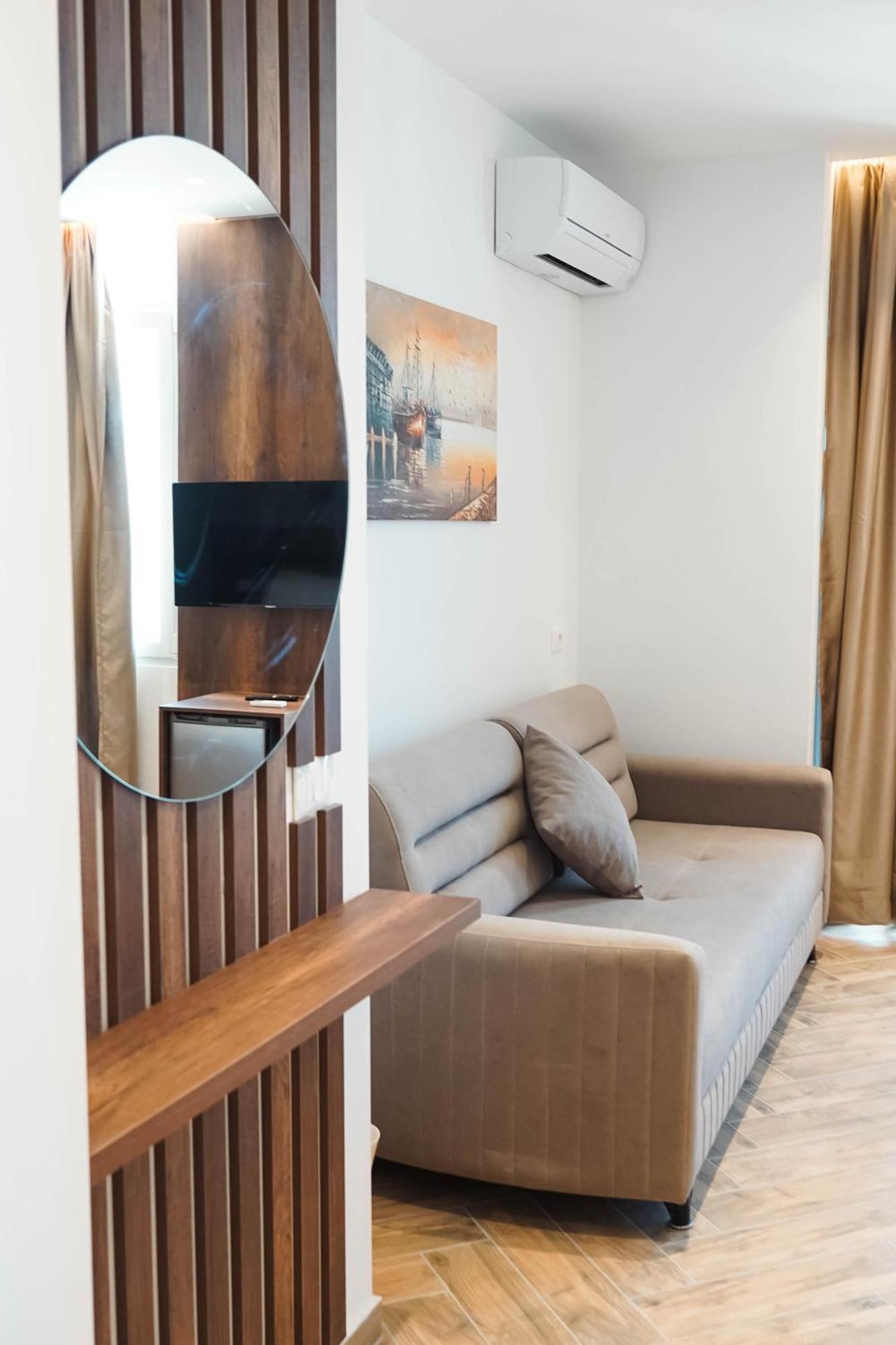 Marina Rooms Durrës Exterior foto